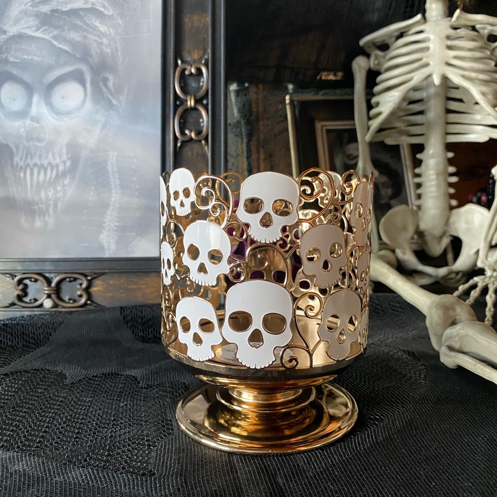 NEW~B&BW~2021 Skull 3-wick candle holder
